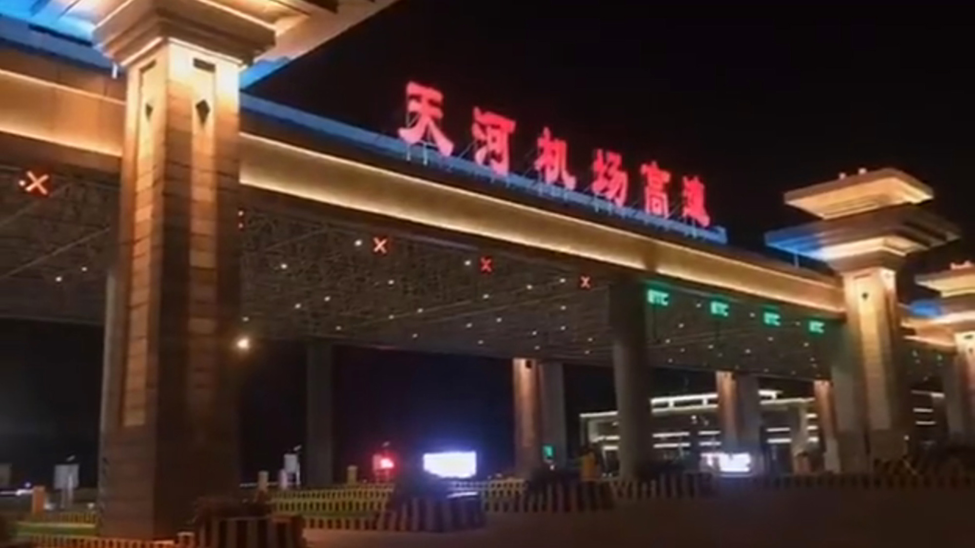 Read more about the article Honking Drivers Flee Wuhan After Lockdown Ends