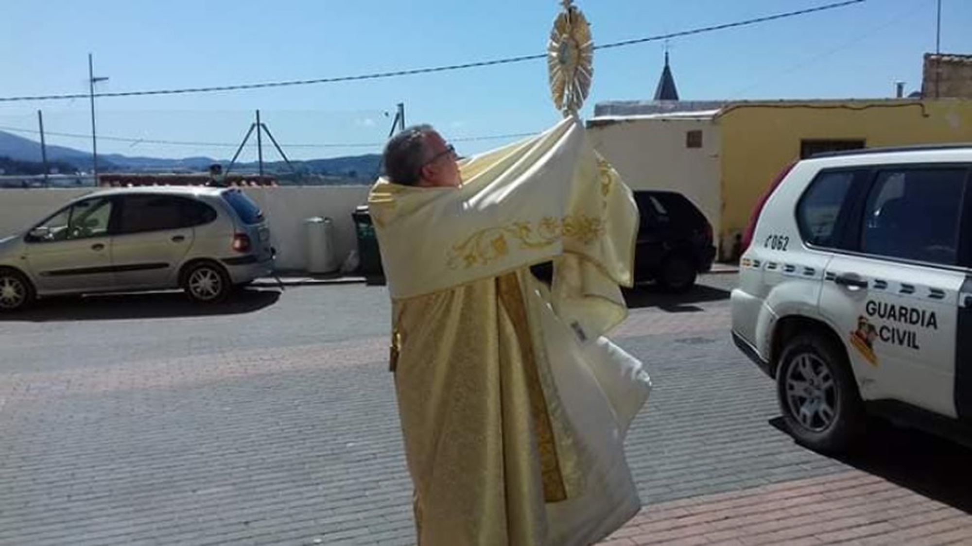Read more about the article Spanish Priest Breaks Lockdown To Scare Virus Away
