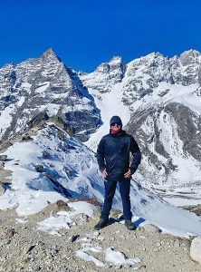 Read more about the article Adventurers Stuck In Nepal After Reaching Everest