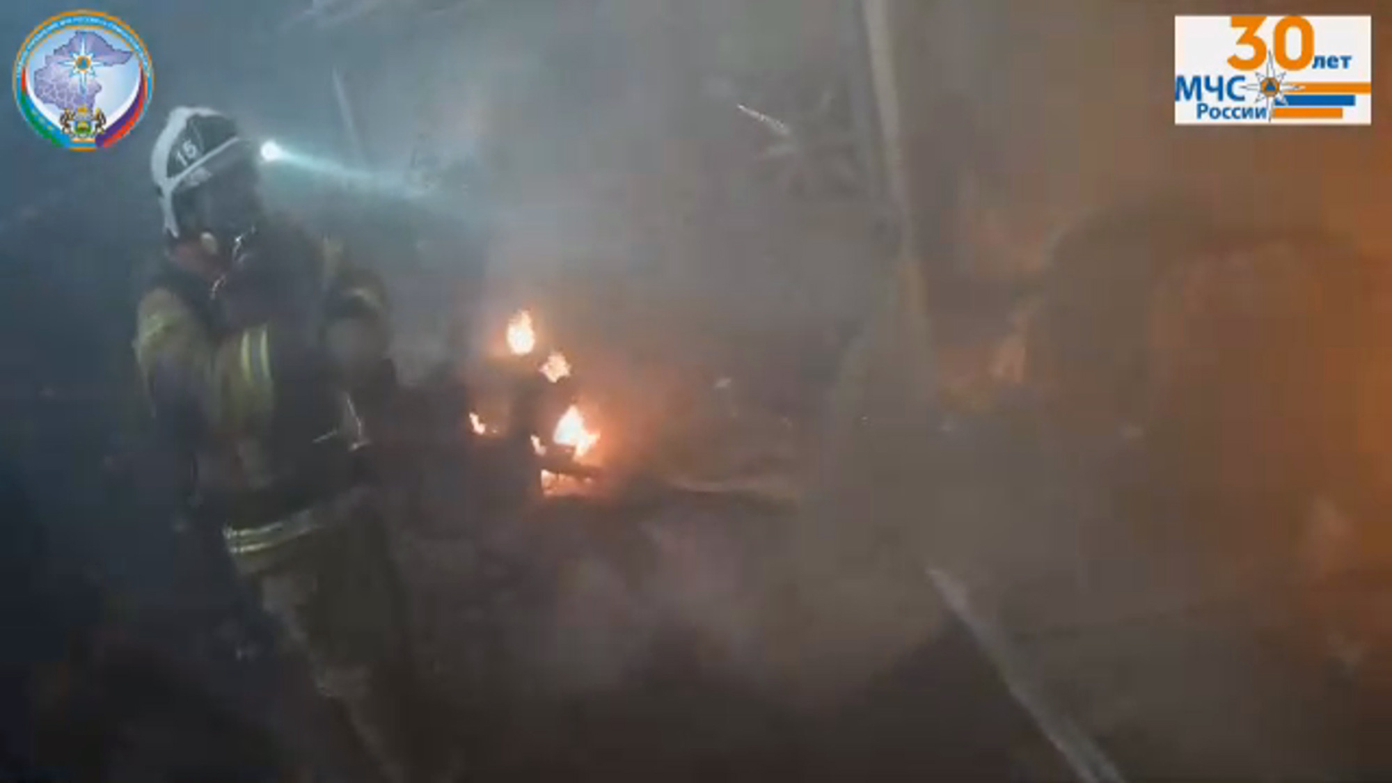 Read more about the article 1st-Person Vid Of Firefighters Battling Dramatic Inferno