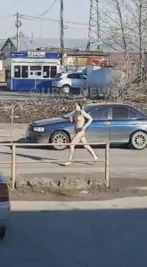 Read more about the article Moment Muddy Naked Woman Stops Motorists For Lift