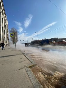 Read more about the article Burst Hot Water Pipe Causes Chaos On City Streets