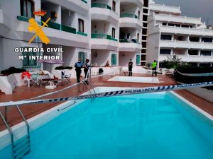 Read more about the article Cops Bust Italian Tourist Pool Party In Gran Canaria