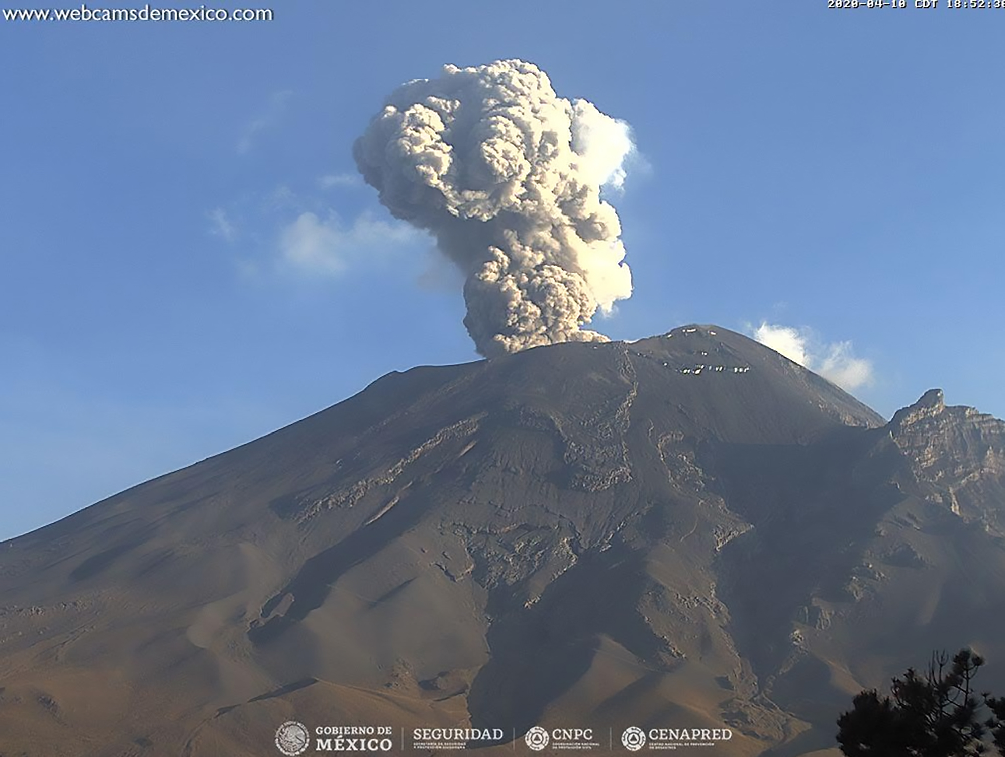 Mexican Volcano Eruption Sends Ash High In Air ViralTab
