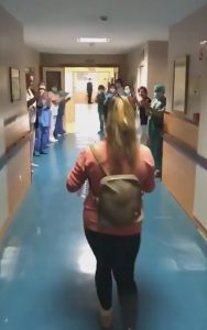 Read more about the article Mum-To-Be Applauded Leaving Hospital After Beating COVID