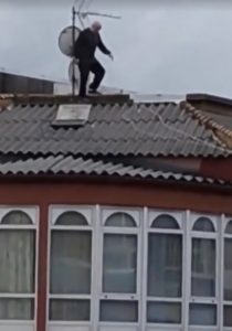 Read more about the article Elderly Man Does Stretches On 4-Storey Roof In Spain