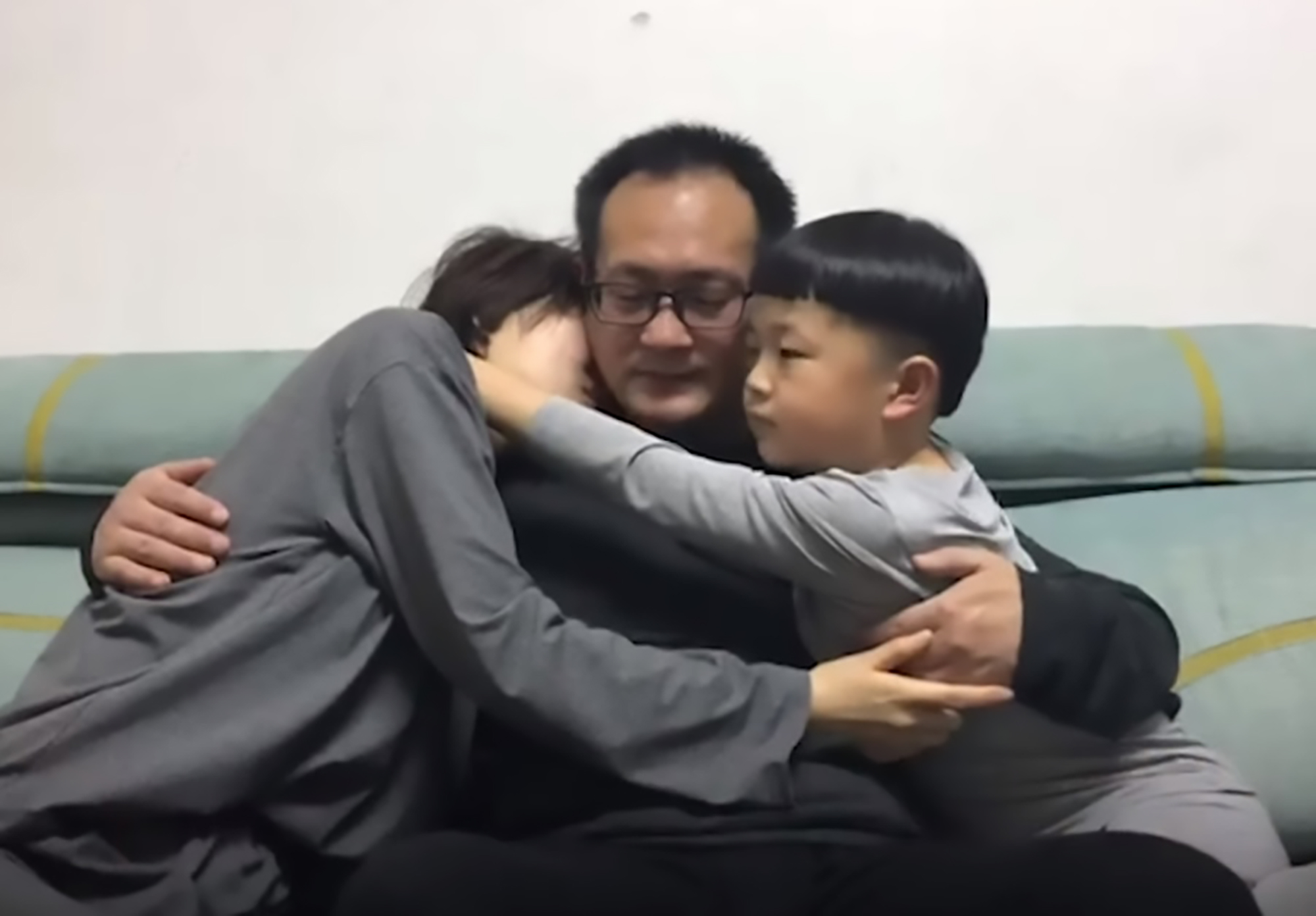 Read more about the article China Rights Lawyer Reunited With Family After 5 Years