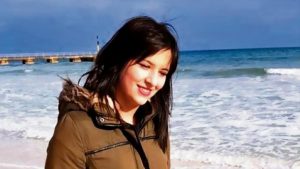 Read more about the article Smiling Majorca Hols Teen Mum Drowned In Concrete Boots
