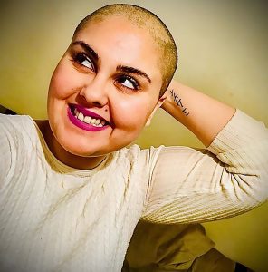 Read more about the article Moroccan Starlet Shaves Head In Feminist Protest