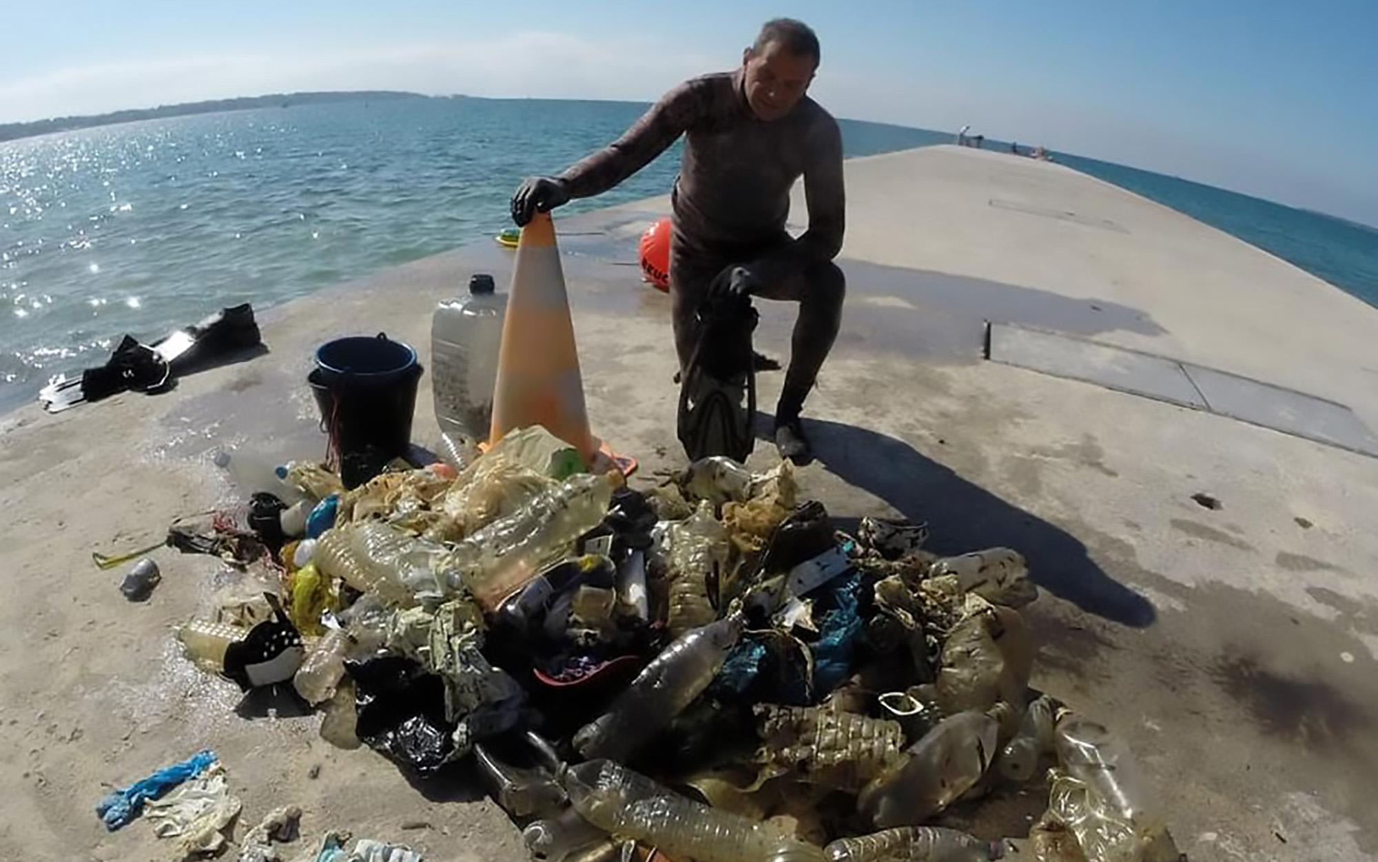 Read more about the article Divers Find COVID Pollution In Med Tourist Hotspot