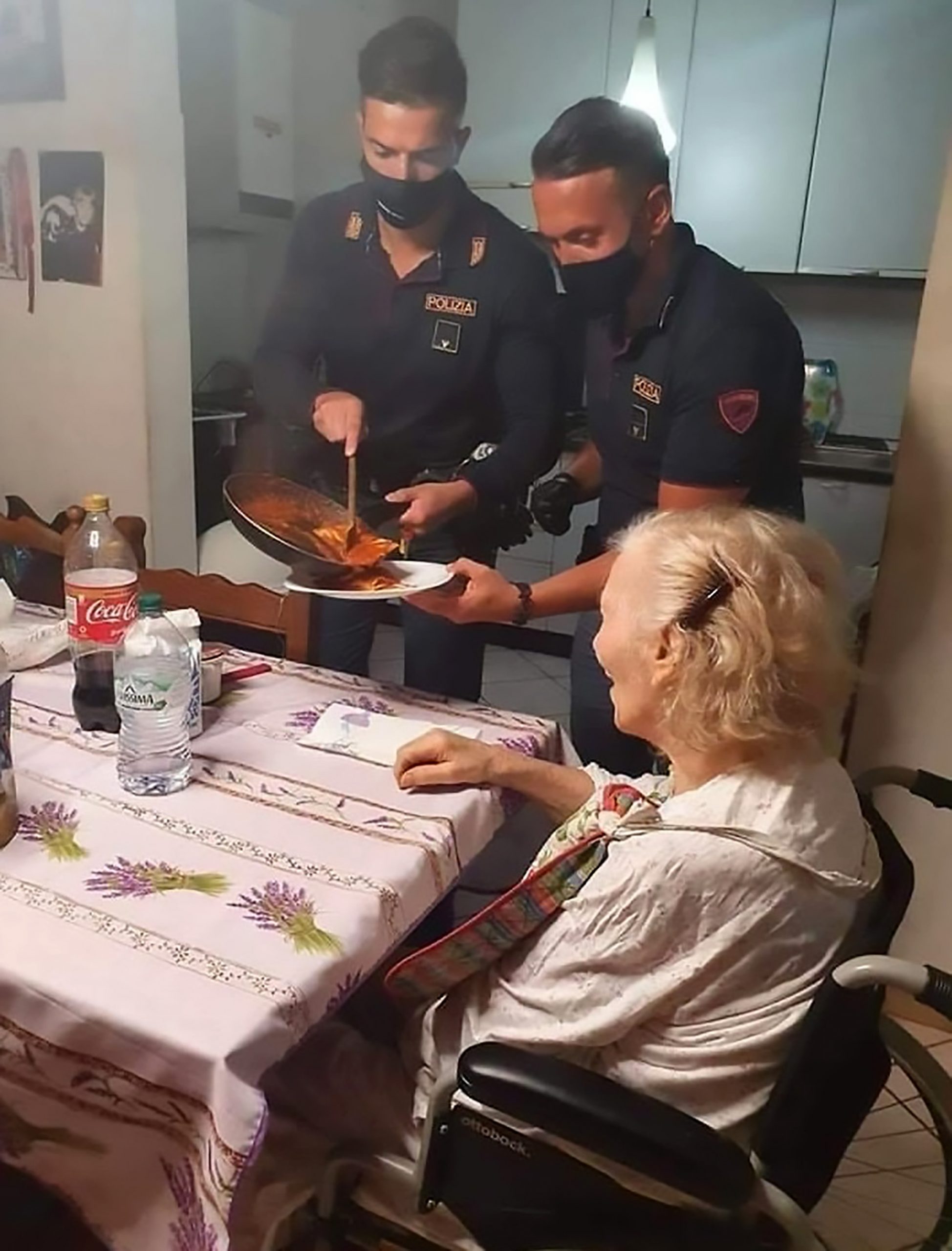 Read more about the article Kind Cops Cook For Sick Hungry Gran After Call For Help