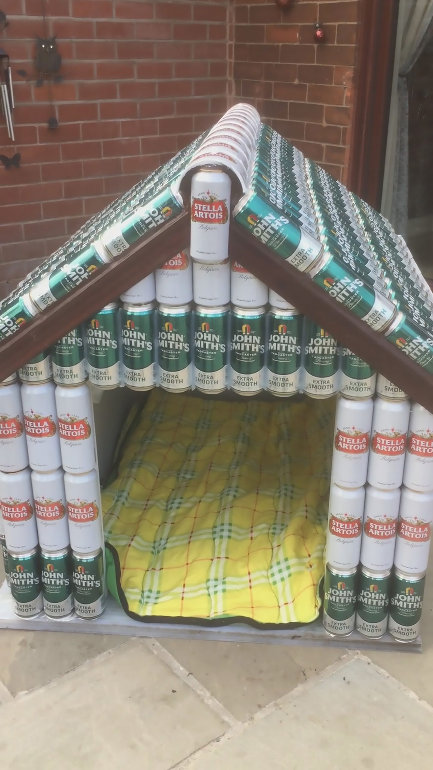Read more about the article Booze Hound: Bloke Makes Beer Can Kennel For NHS Charity