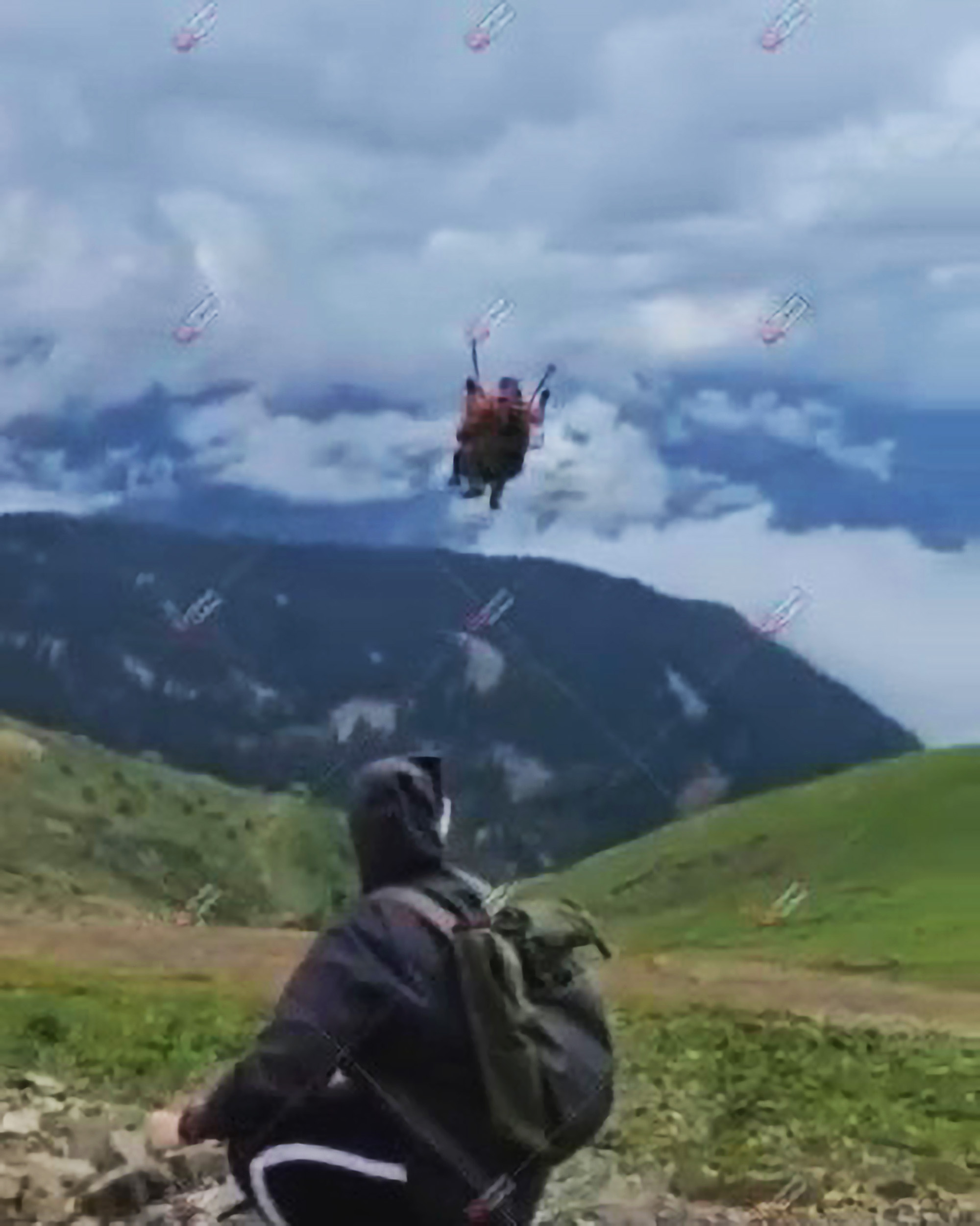 Read more about the article Moment Paraglider Pair Crash On Mountain In Strong Wind