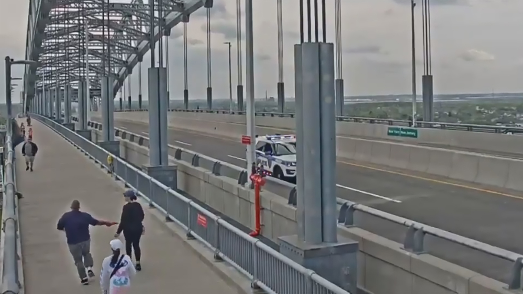 Moment OffDuty Cop Saves Jumper On NYC Bridge ViralTab