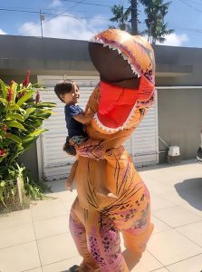 Read more about the article Dr Mum Dresses As Dino To See Son For 1st Time In Month