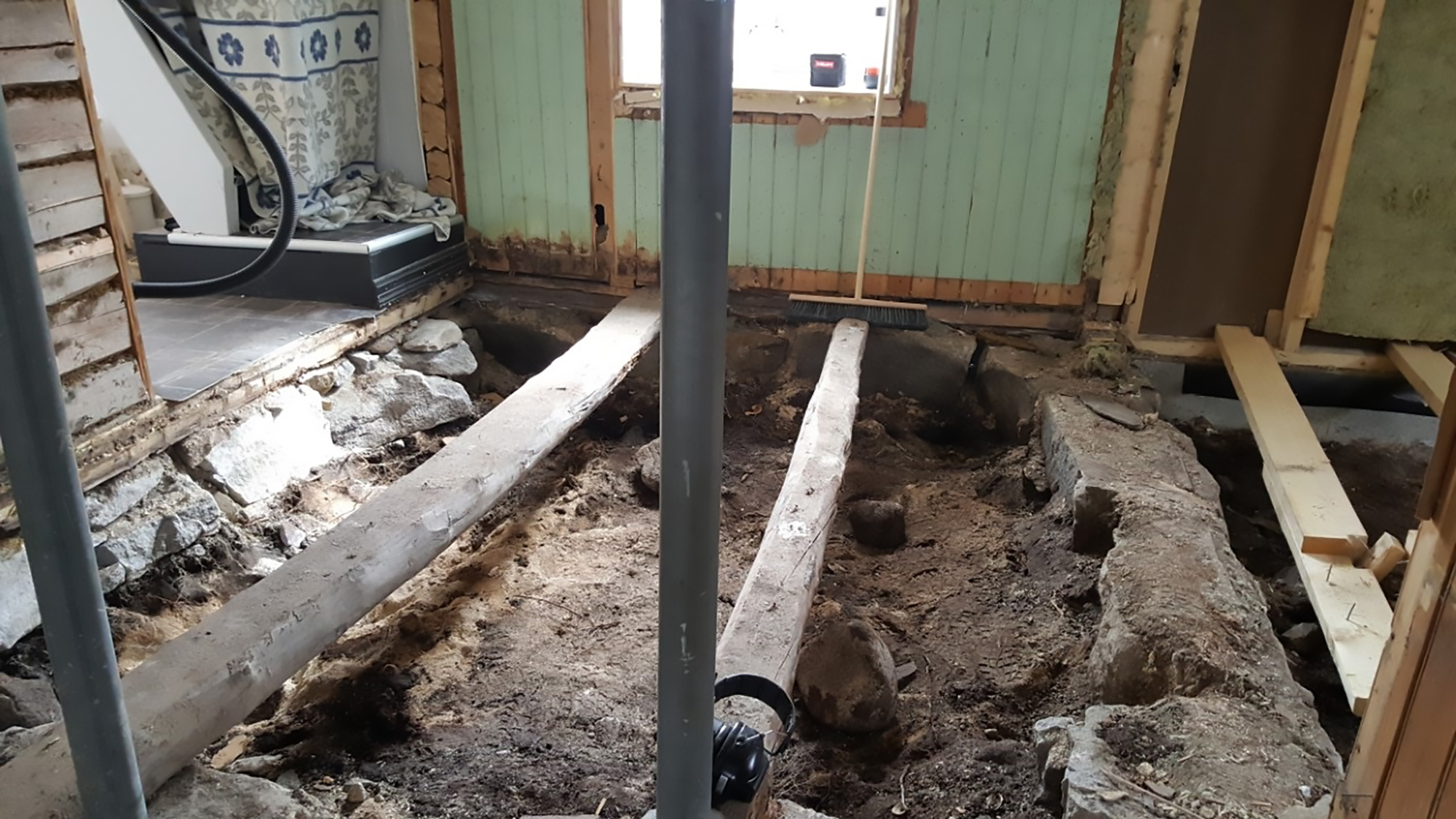 Read more about the article Norwegian Couple Discover Viking Grave Under Home