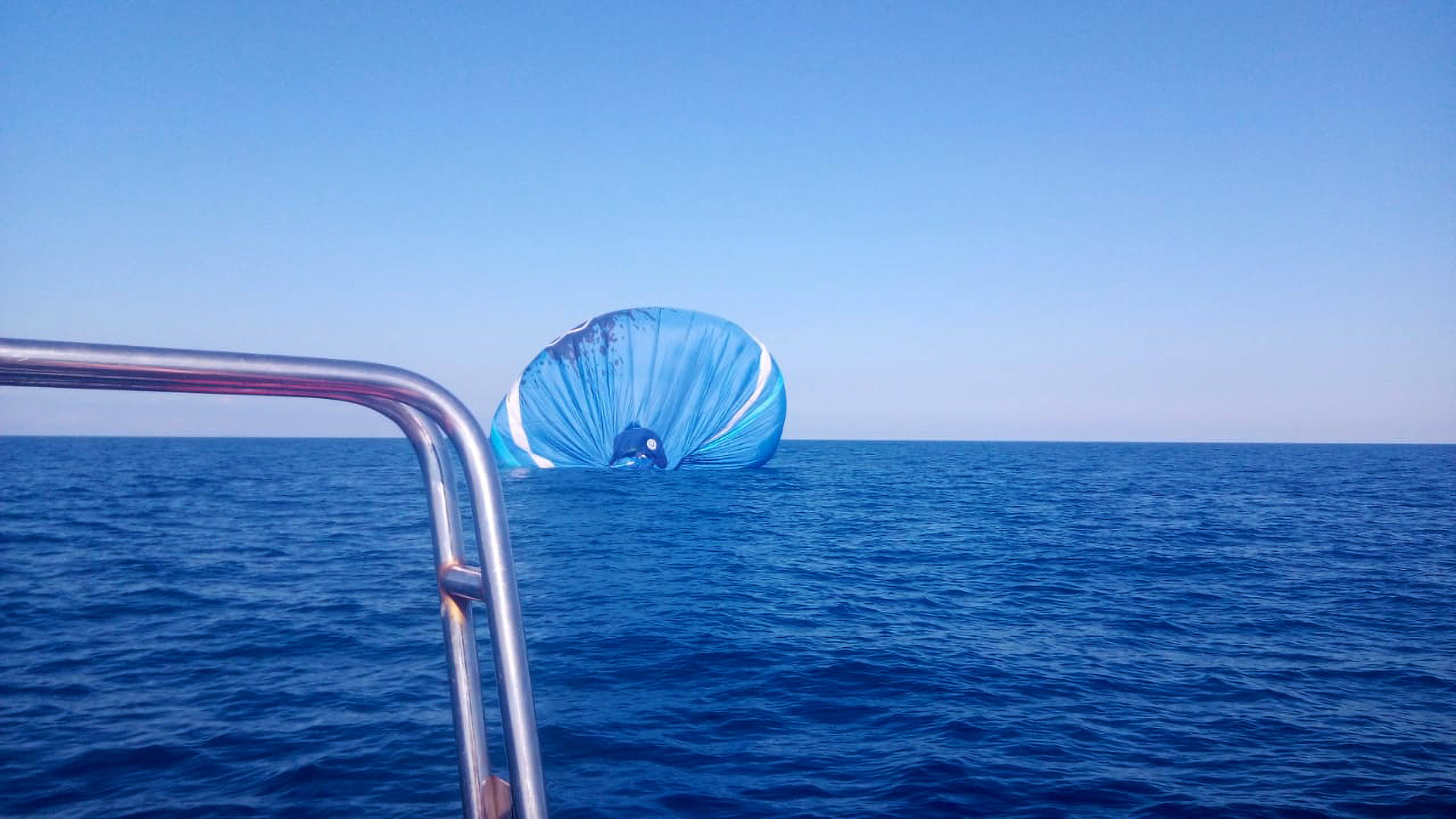 Read more about the article Balloon Pilot Rescued From Sea On Date Gone Wrong