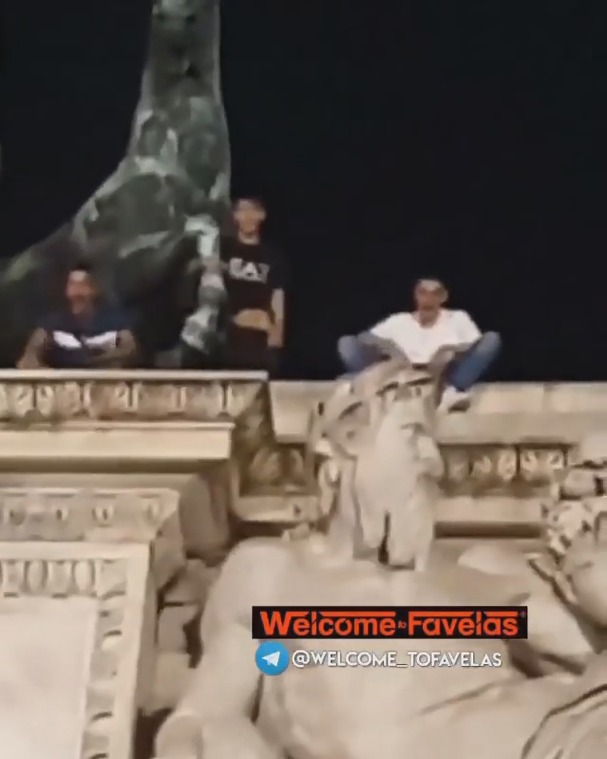 Read more about the article Drunk Lads Filmed On Top Of 82ft Monument They Climbed