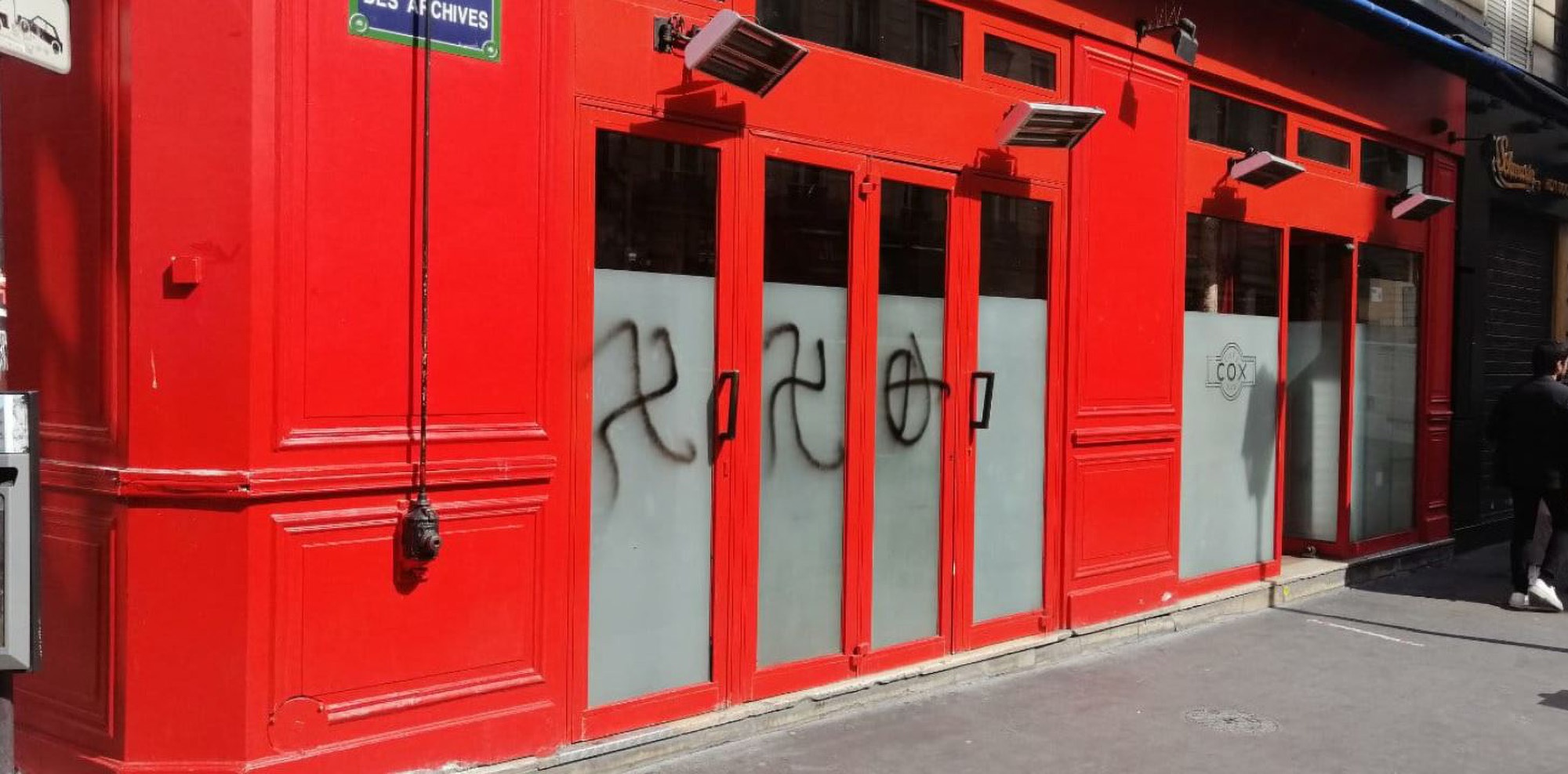 Read more about the article Swastika Graffiti On Gay Bars In Paris In Hate Attacks