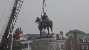 Read more about the article Moment US Confederate Statue Removed From Daubed Base
