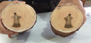Read more about the article Figure Of Jesus Found Inside Tree Trunk