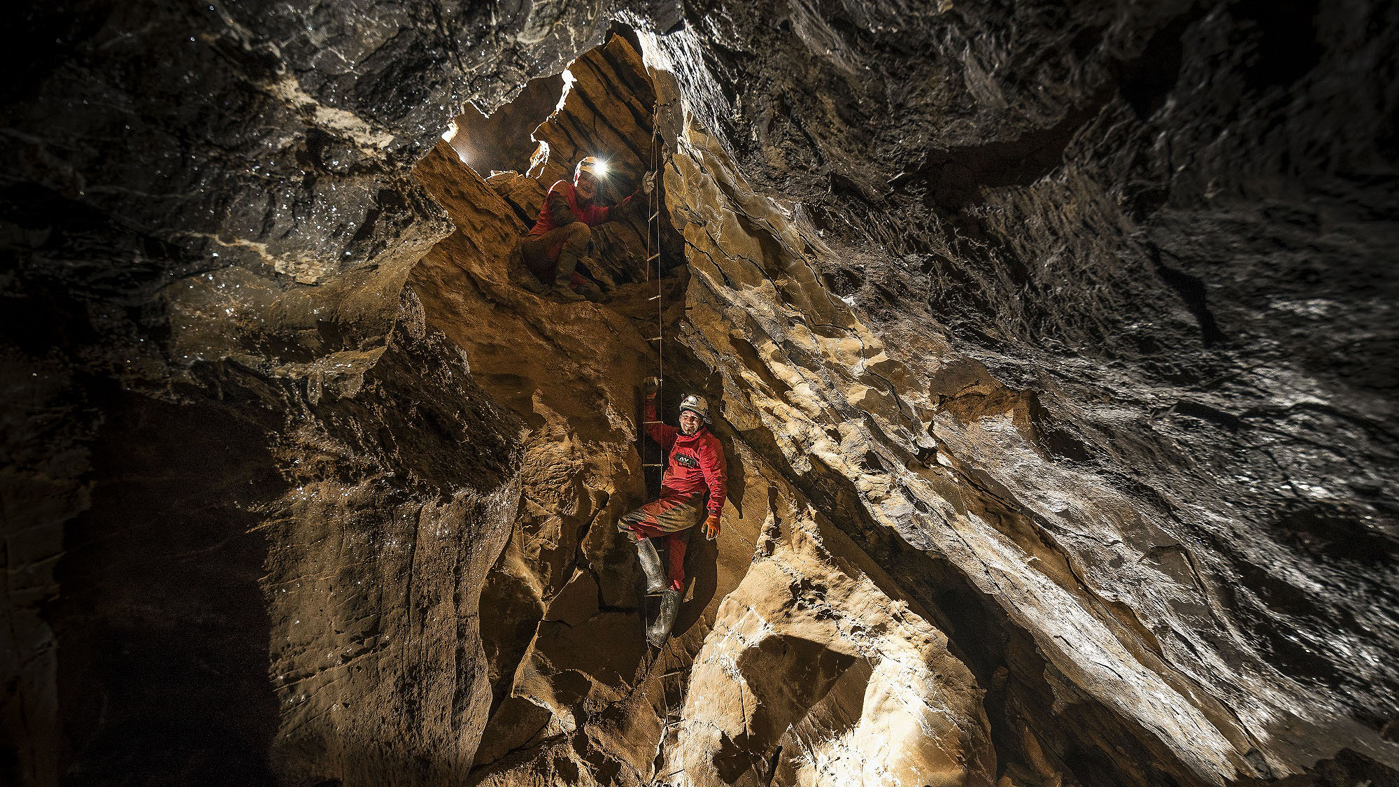 Read more about the article Boffins Find Amazing Crystals In 390m-Year-Old Cave