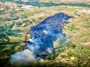 Read more about the article Moment Firefighters Battle Spreading Colorado Wildfire