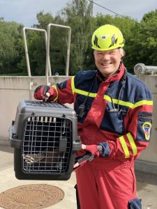 Read more about the article Firefighter Saves Falcon From 200ft Factory Chimney
