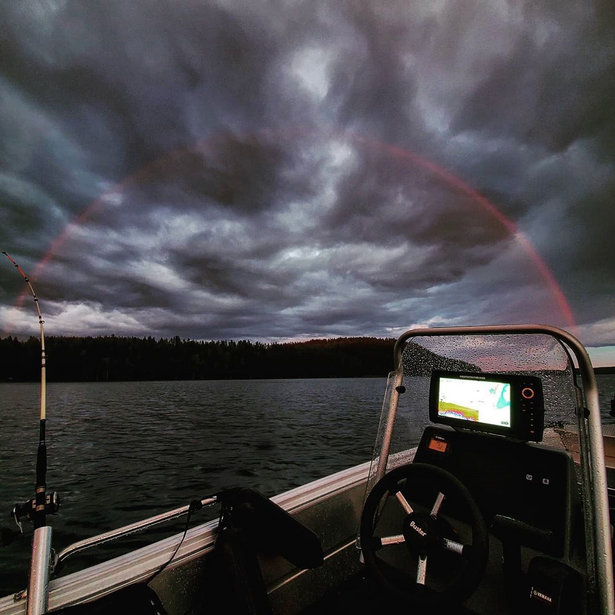 Read more about the article Moment Red Rainbow Arcs Over Idyllic Finnish Lake