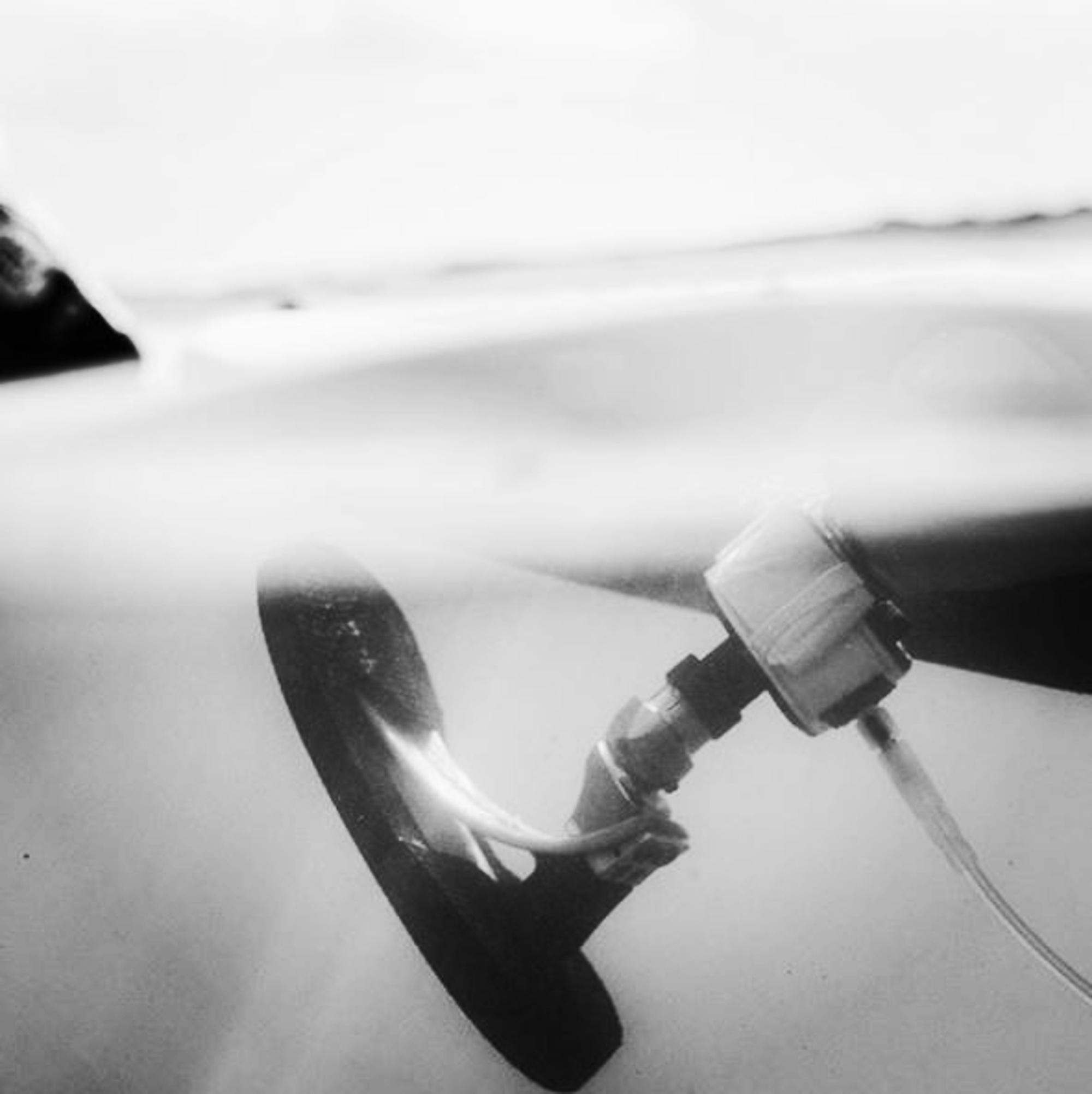 Read more about the article Amputee Loses Prosthetic Leg While Surfing