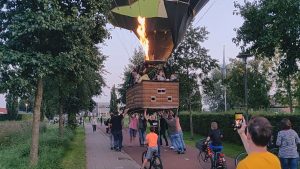 Read more about the article Moment Residents Guide Hot air Balloon Off Cycle Path