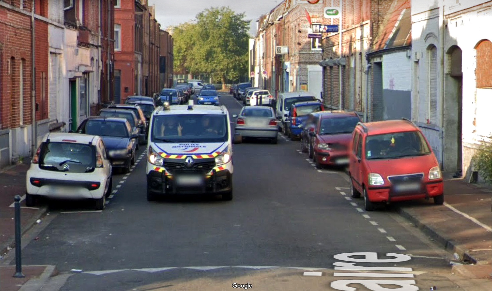 Read more about the article Street View Reveals French Cop Giving Google Maps Car The Finger