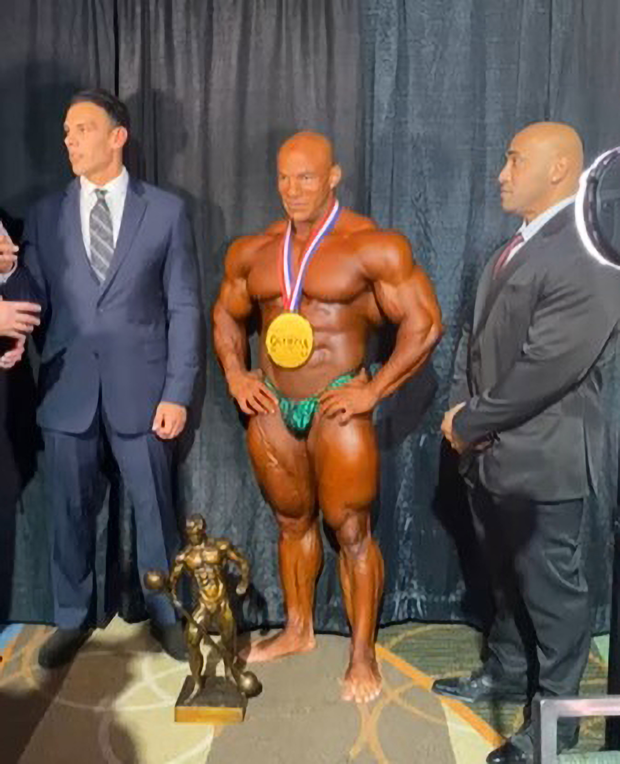 Read more about the article Egyptian BodybuilderTakes Schwarzenegger Trophy After Surviving COVID-19