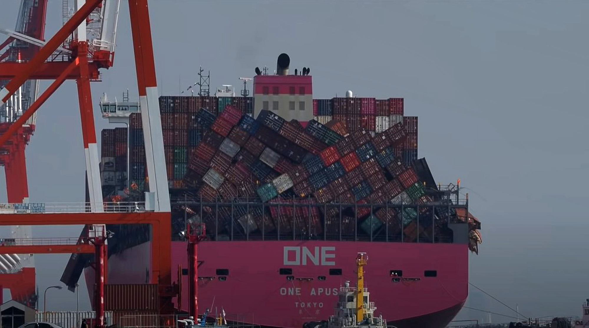 Read more about the article Cargo Ship Loses 1,816 Containers Overboard During Rough Seas