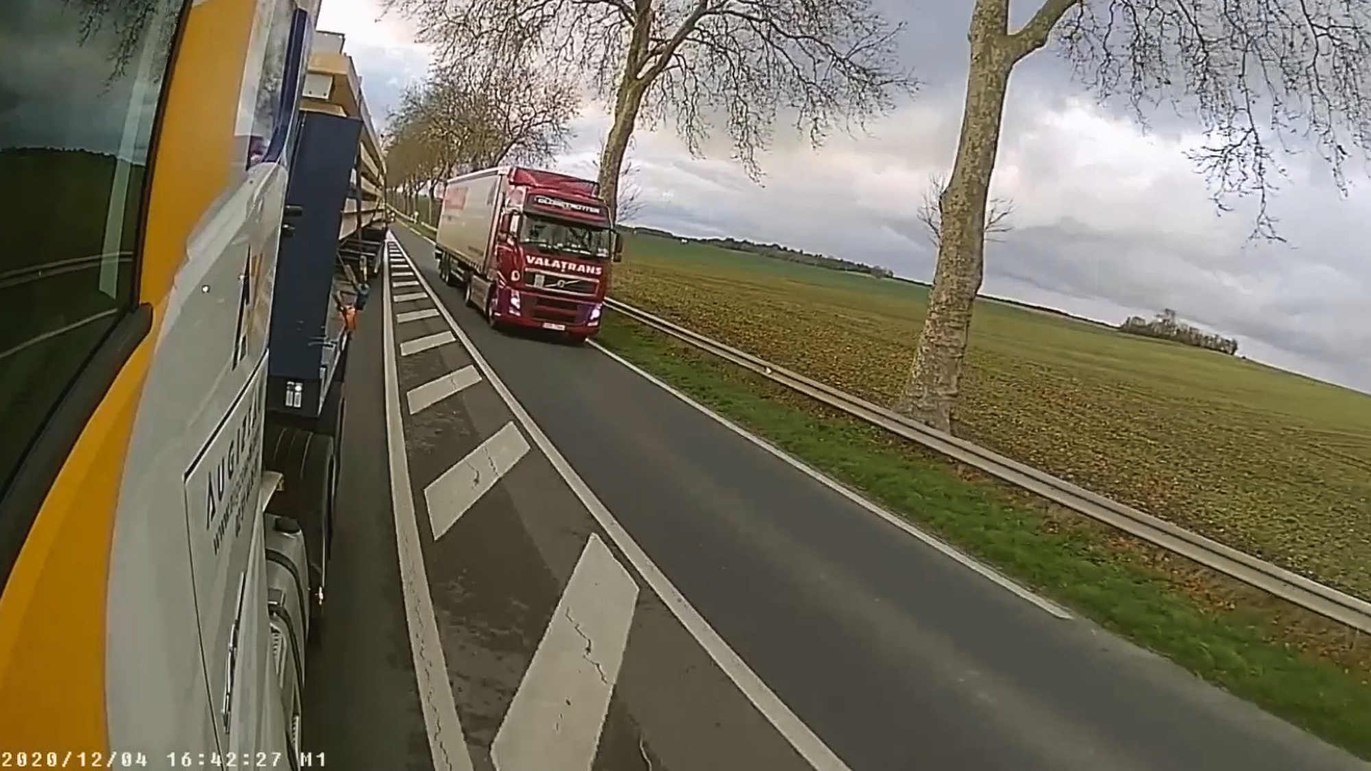 Read more about the article Shock Moment Lorry Driver Overtakes HGV And Causes Car To Mount Grass Verge