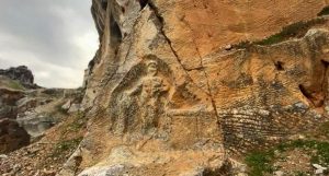 Read more about the article Treasure Hunters Damage 1,800 Year Old Hercules Rock Temple In Turkey
