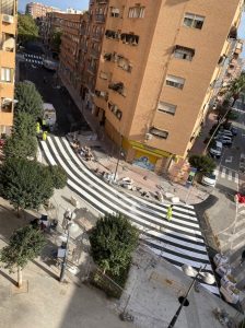Read more about the article Zebra Crossing Makes Headlines In Spain For Bizarre Curved Shape