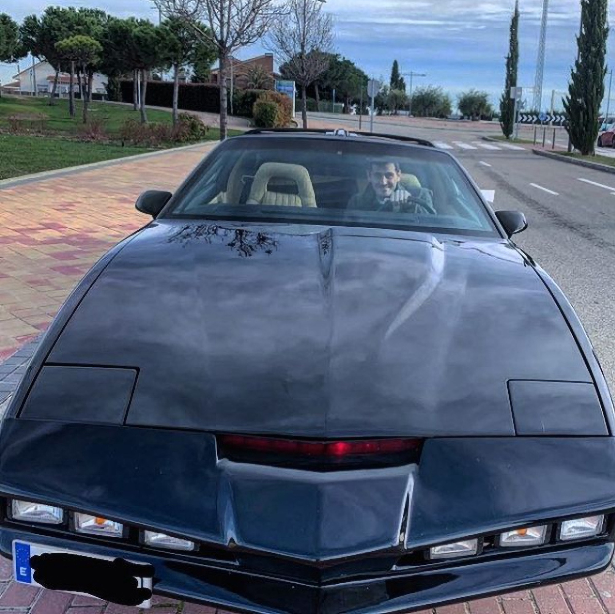 Read more about the article Knight Keeper: Ex-Real Madrid Star Casillas Buys Flashy Knight Rider Replica