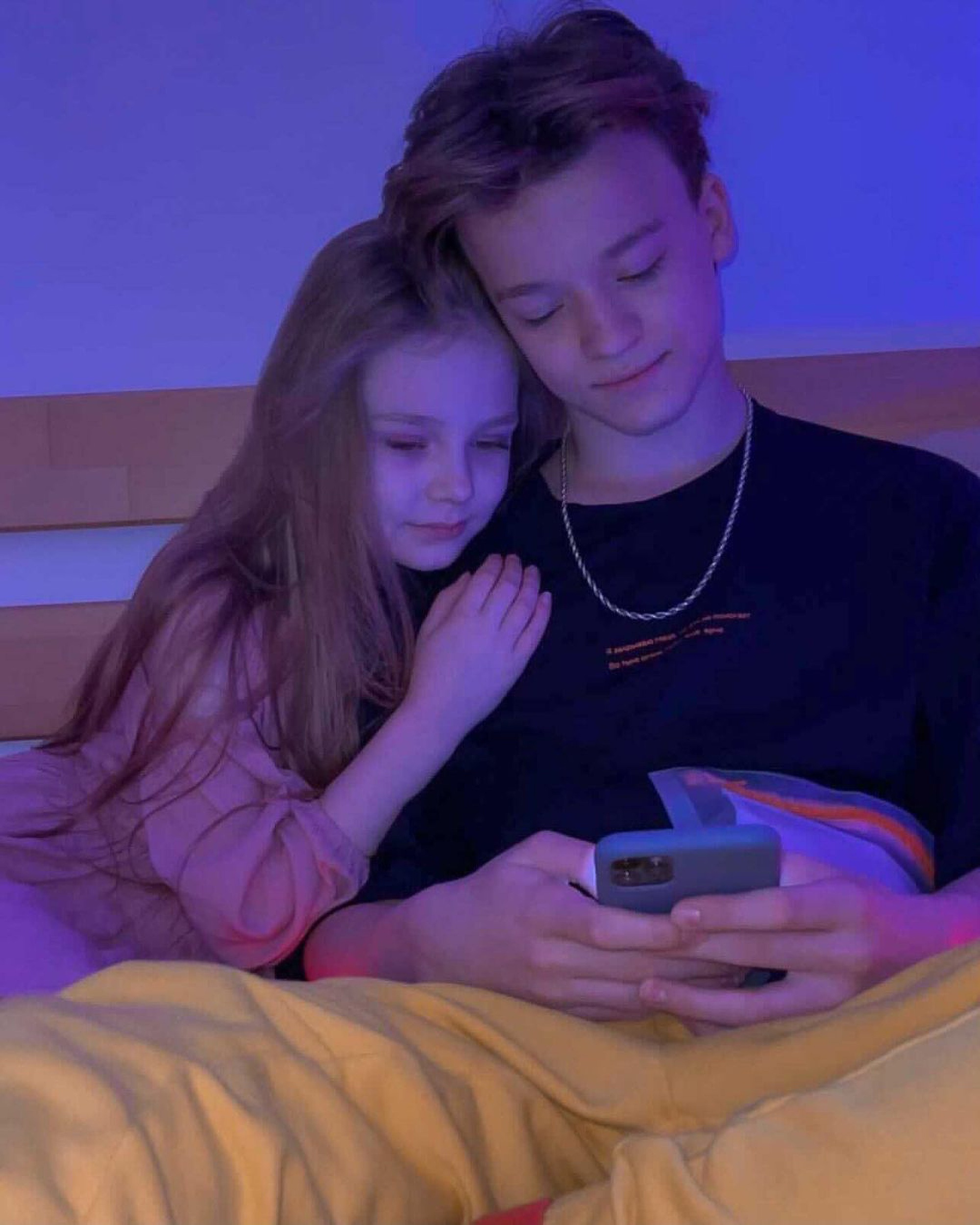 Read more about the article Dad Is Furious As Mum Allows Child Model Daughter, 8, To Live With Influencer, 13, For Social Media Likes