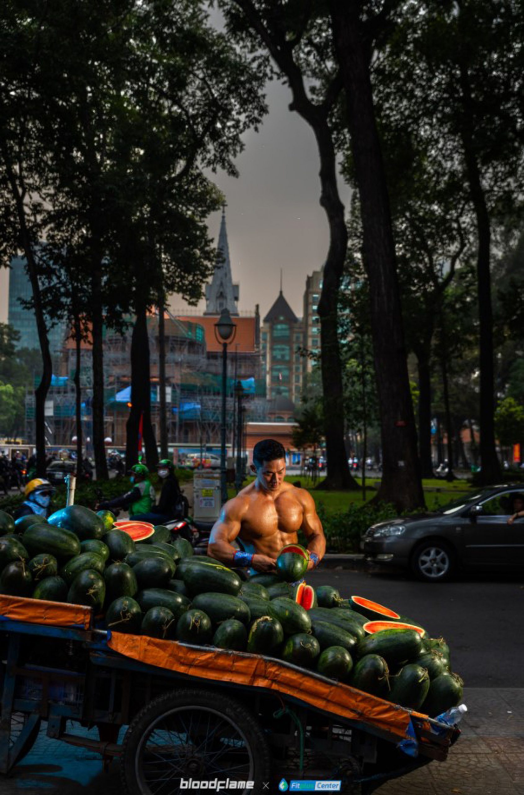 Read more about the article Beefy Fitness Trainer In Loincloth Goes Viral After Selling Watermelons On Street