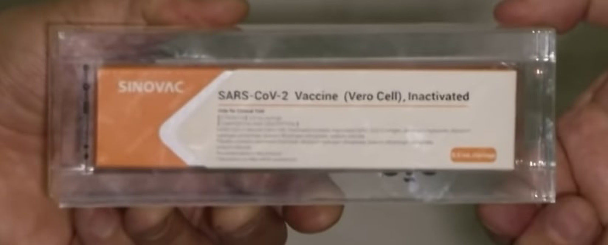Read more about the article Machine-Gun-Wielding Men Steal COVID Vaccines From Brazil Health Centre