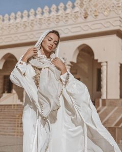 Read more about the article Stunning Russian Bellydancer Sparks Outrage With Photoshoot At Egypt Mosque