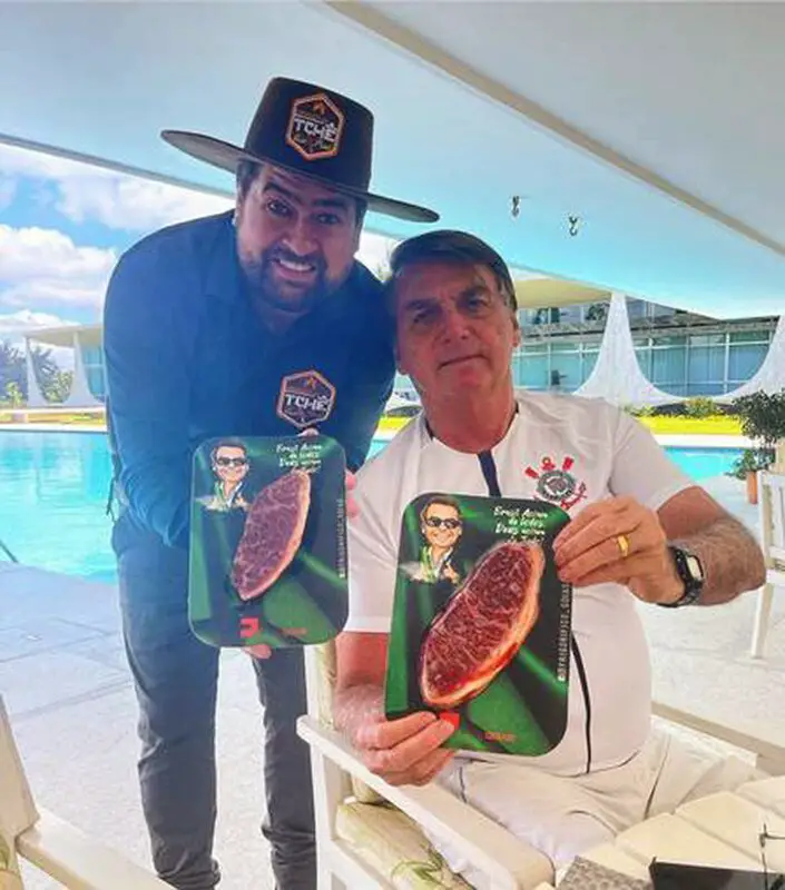 Read more about the article President Bolsonaro Criticised For Barbecue With Expensive Steak During COVID Pandemic