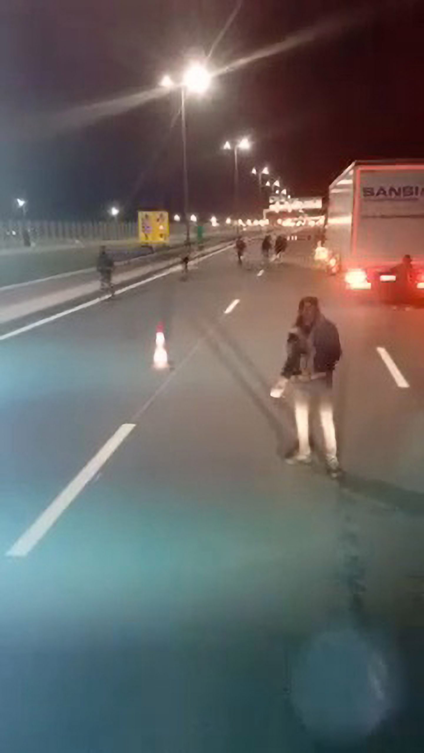 Read more about the article Calais Chaos As Footage Shot By Romanian Lorry Driver Emerges Showing Over 100 Migrants Blocking Port Road