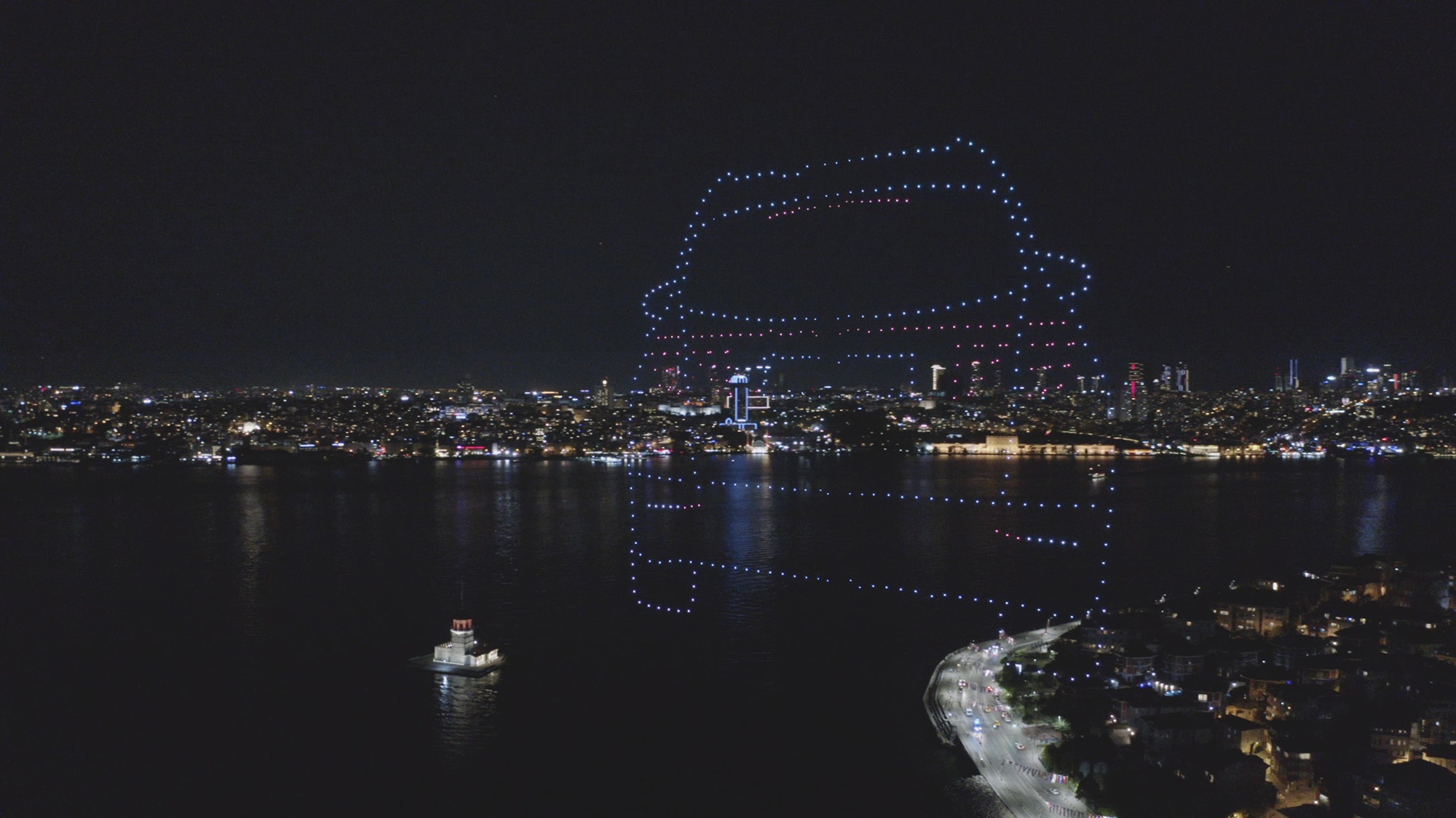 Read more about the article Enchanting Light Show Staged Featuring 500 Drones Over Istanbul Sky