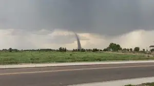 Read more about the article Huge Dark Grey Tornado Rips Through Town In Colorado Destroying Homes And Terrifying Locals