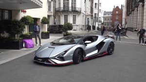 Read more about the article Businessman Drives Off In New GBP 3 Million Lambo In Front Of Wowed Onlookers In London