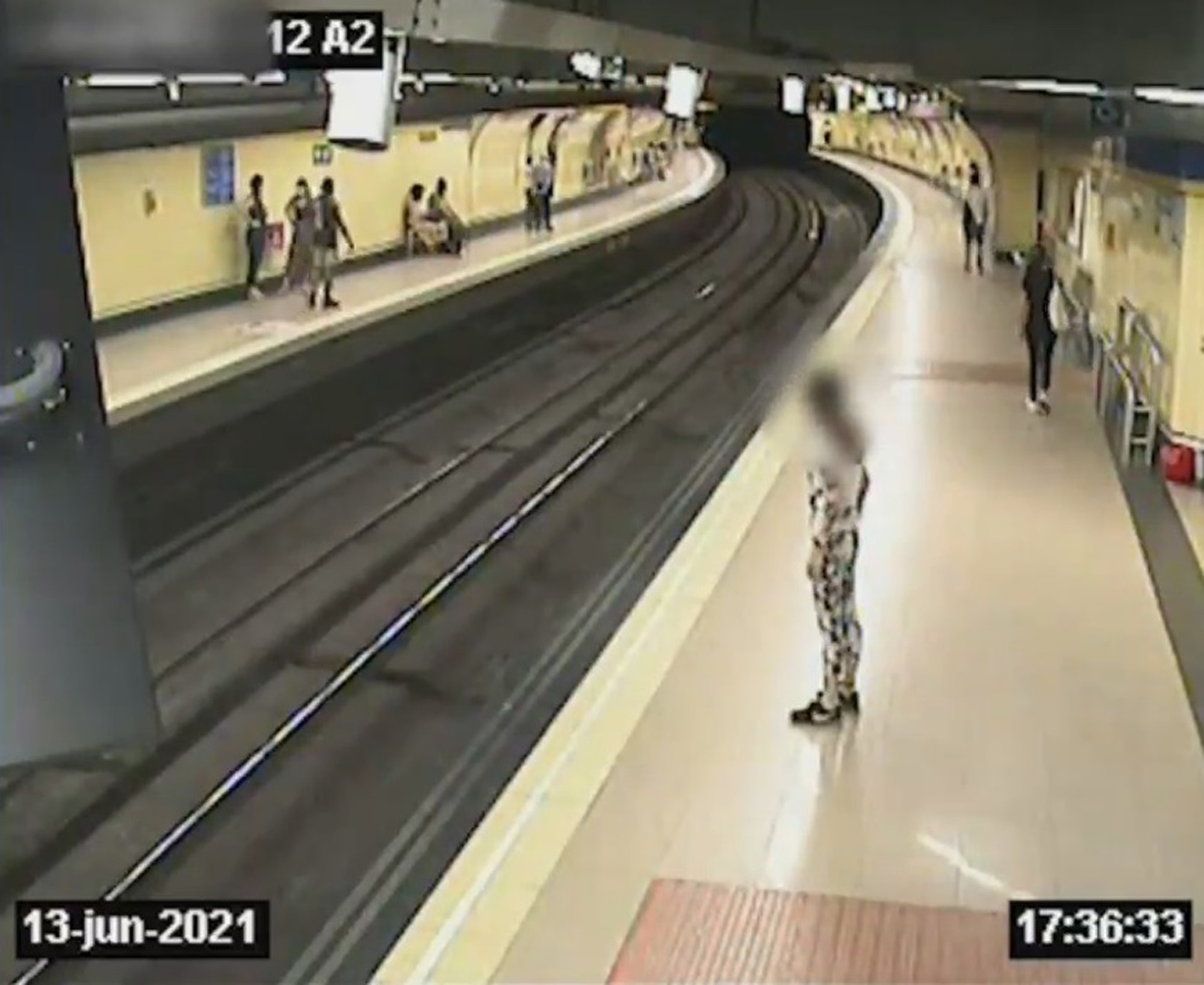 Read more about the article Young Woman Attempting Suicide On Metro Tracks Dragged To Safety By Cops