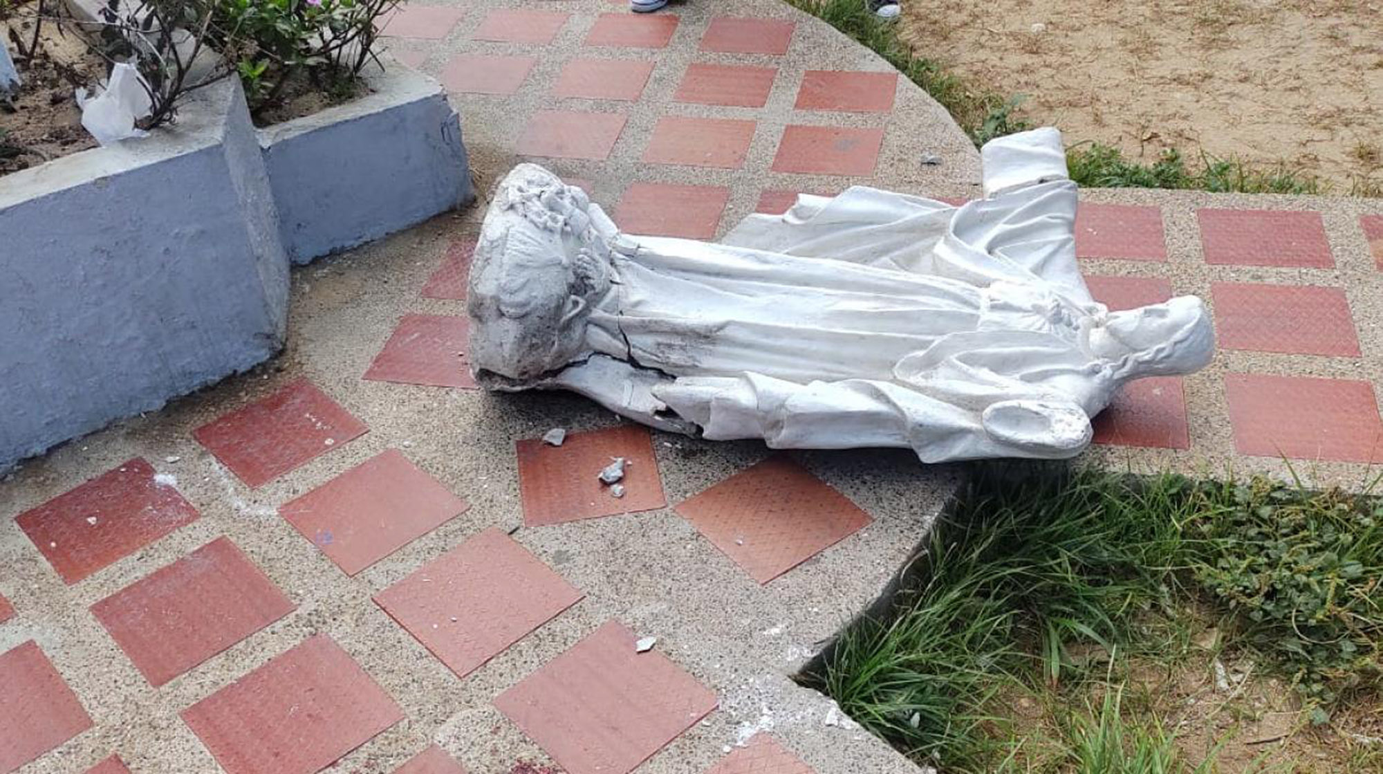 Read more about the article Girl, 5, Killed After Jesus Statue Falls On Her Head In Park