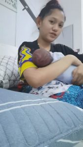 Read more about the article Young Mum Bursts Into Tears On Facebook Live After Hospital Mix Up Results In Her Taking Someone Elses Baby Home